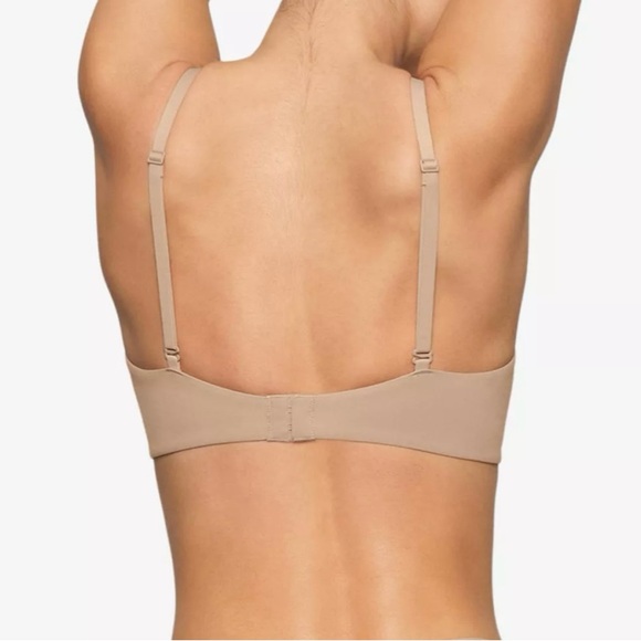 SKIMS Fits Everybody Unlined Stretch-Woven Bra - Picture 4 of 13